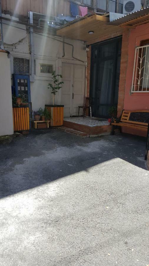 Tiflis Hut Tbilisi Exterior foto